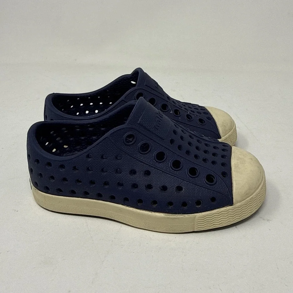 Native Jefferson SlipOn Shoes Size  C 5 Toddler Kids Navy Blue Summer Water Play